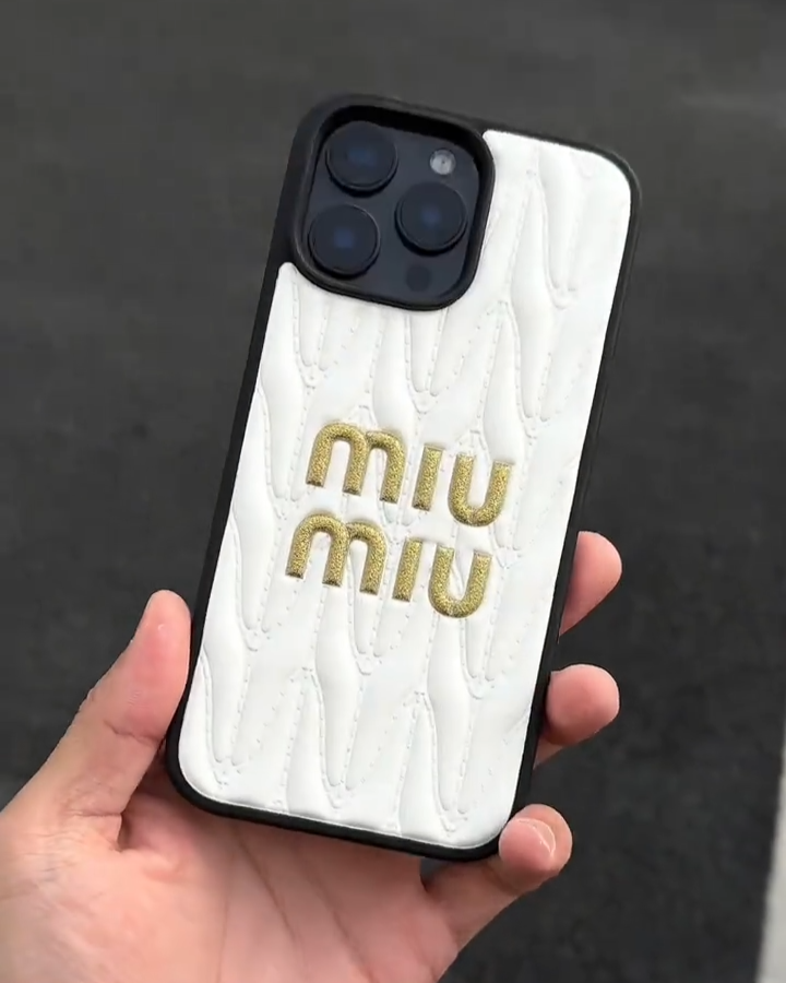 繆繆皮質壓紋立體金標手機殼-ZUIHANG SHOP